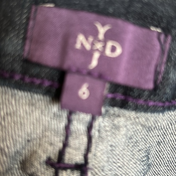 NYDJ Stretch Bermuda Shorts Jorts Sz 6 Dark Denim Red/White Selvedge Slimming - Picture 4 of 7